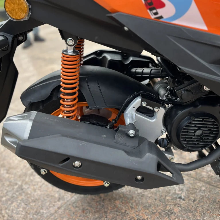 Front And Rear Disc Brakes With EFI 125cc Euro5 CBS Brakes Gasoline Gas Scooters