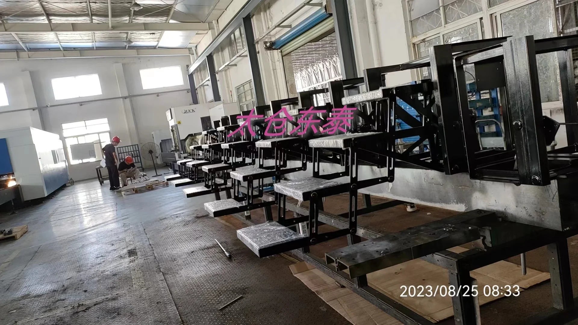 Escalones plegables eléctricos automáticos para camiones pesados ​​y camiones de comando, accesorios interiores para autocaravanas.