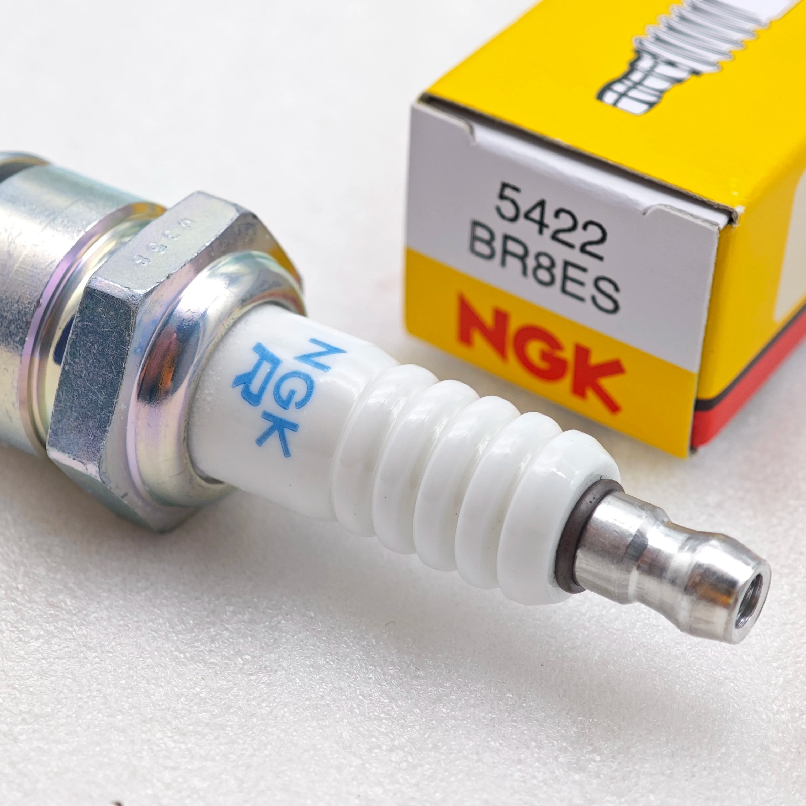 1pcs BR8ES 5422 NGK Spark Plug