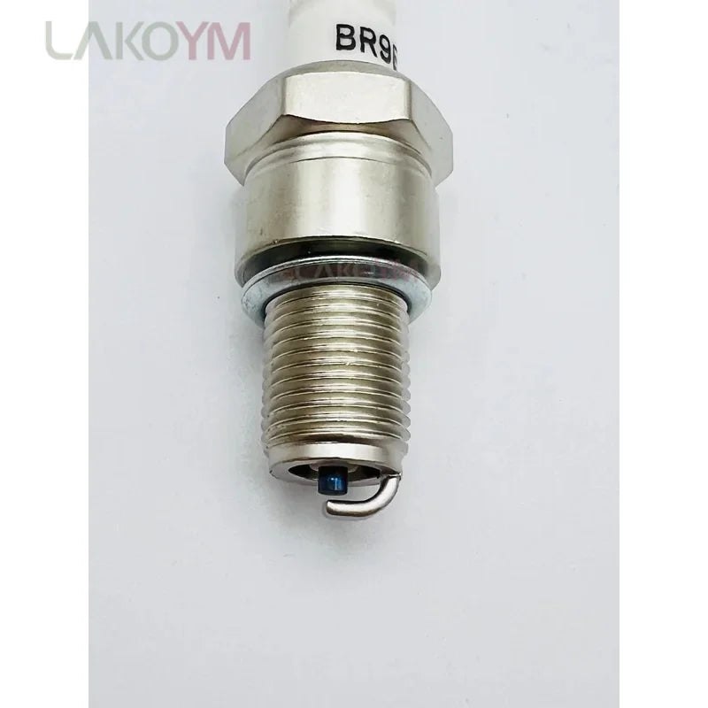 Bujía BR9ES compatible con bujías Yamaha, Rieju, Piaggio, Suzuki, Peugeot, Kawasaki, Gilera, Gas Gas y Aprilia.