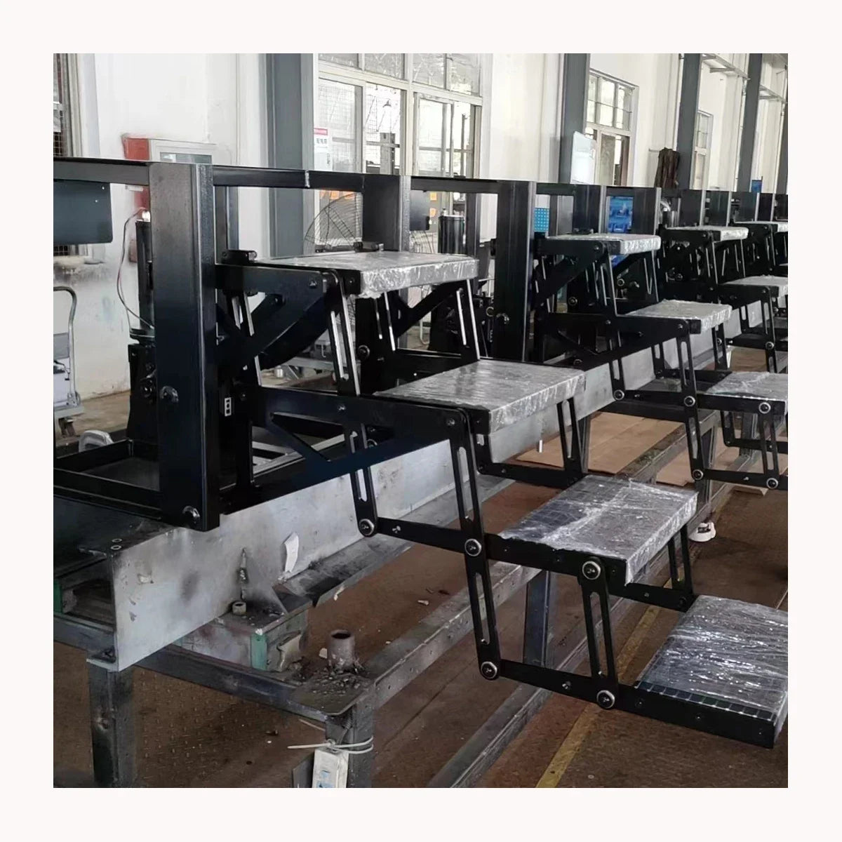 Escalones plegables eléctricos automáticos para camiones pesados ​​y camiones de comando, accesorios interiores para autocaravanas.