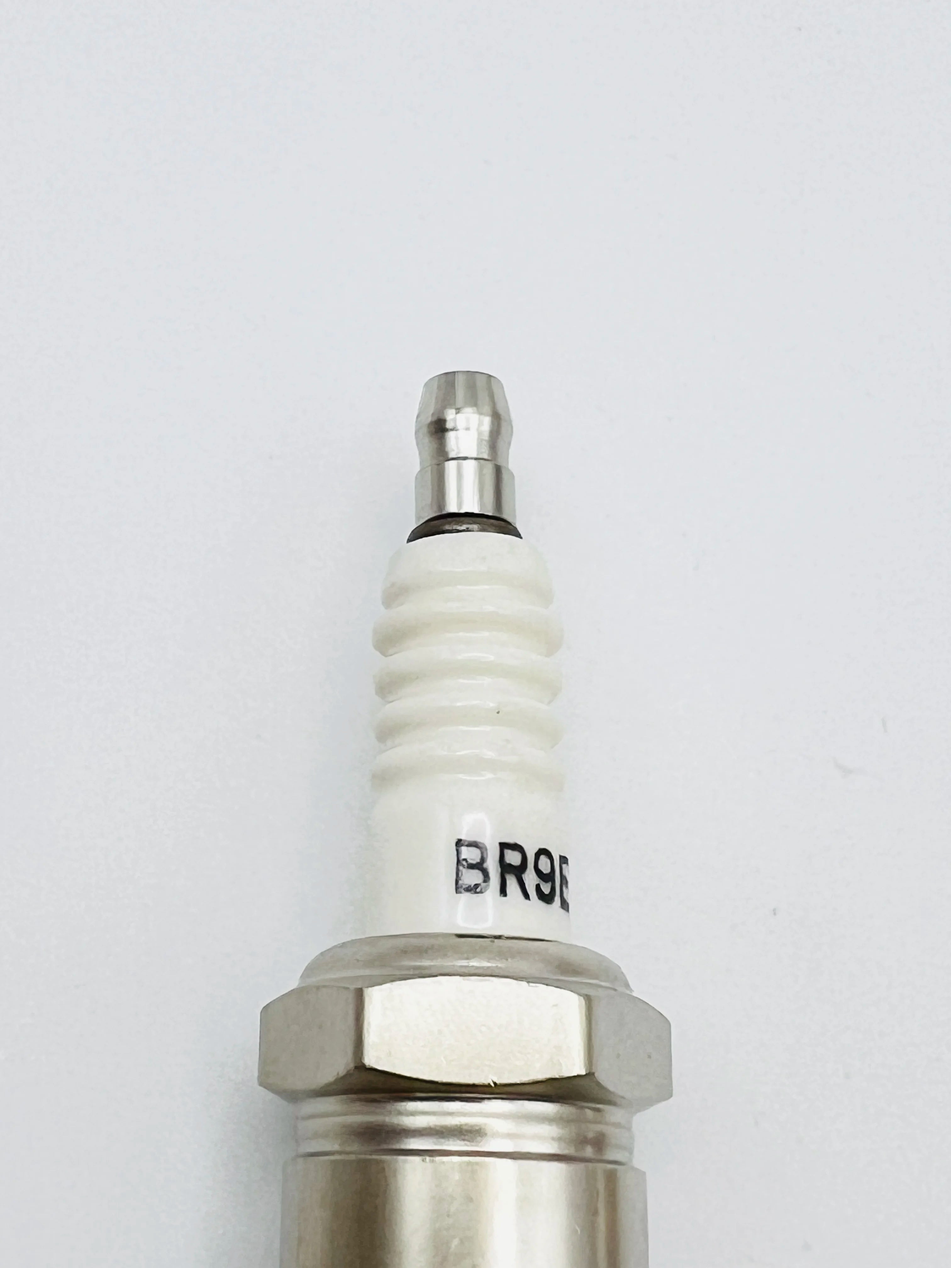 Spark plug MOTOMXXX BR9ES Suitable for YAMAHA/SUZUKI/RIEJU/PIAGGIO/PEUGEOT/MBK/KAWASAKI /GILERA /GAS GAS/APRILIA