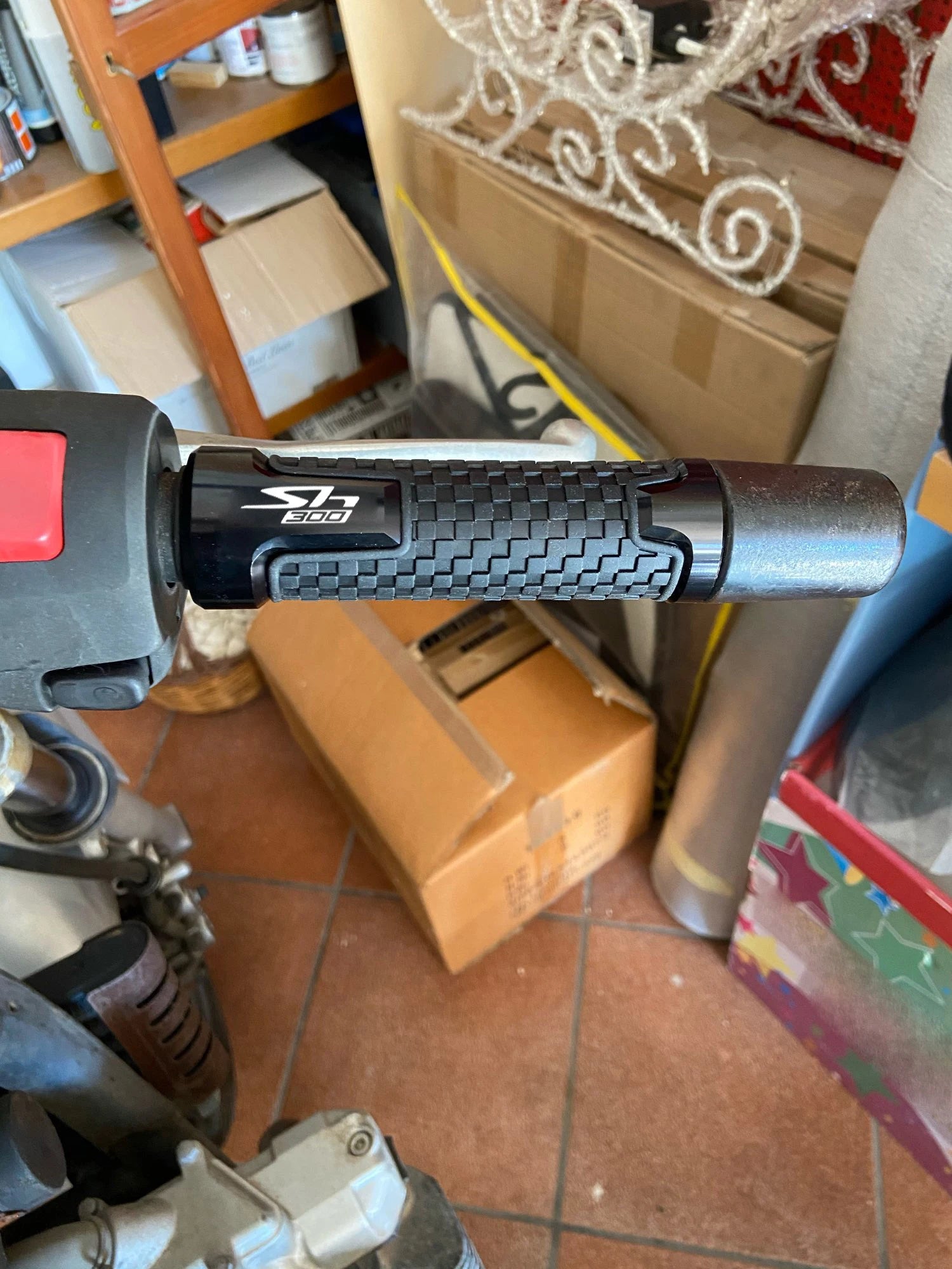 7/8 "Motorcycle Accessories Handlebar Grip handle bar Motorbike grips For Honda SH300 SH 300 SH300I SH 300I Accessories