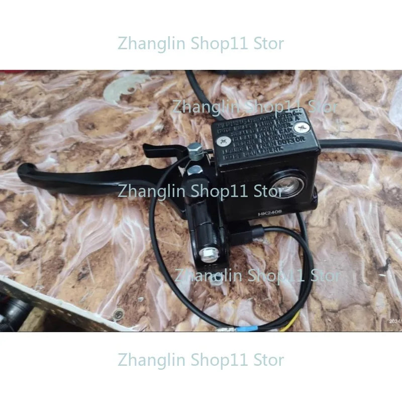 Triciclo eléctrico de cuatro ruedas Bomba de freno de coche eléctrico Freno de disco delantero, trasero, izquierdo y derecho Manija de freno izquierda y derecha a juego