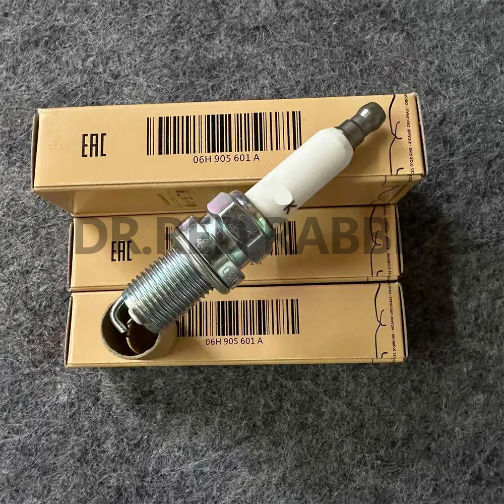 For 06H905601A PFR7S8EG 1675 Platinum Spark Plug For VW Audi A3 A4 A5 Q5 S5 R8 Golf Tiguan A4L Jetta Passat 06H 905 601A